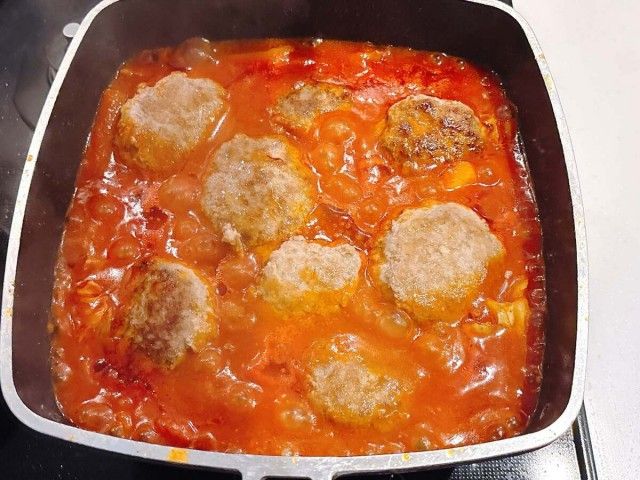 煮込みハンバーグ