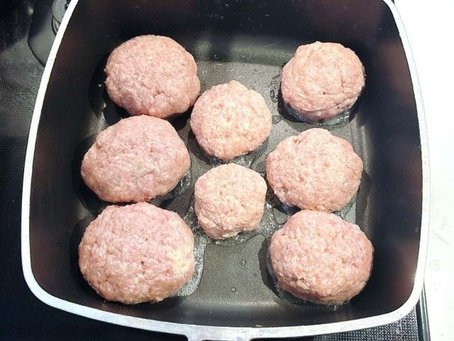 煮込みハンバーグ