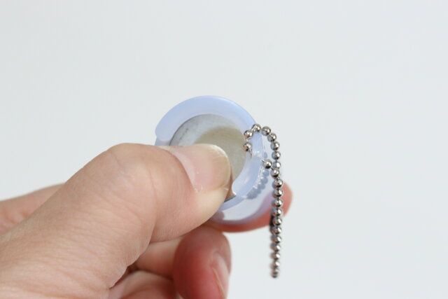 キャンドゥの100円玉コインケース クリアのバネ