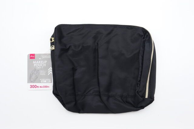 ダイソーの化粧ポーチのパッケージ
