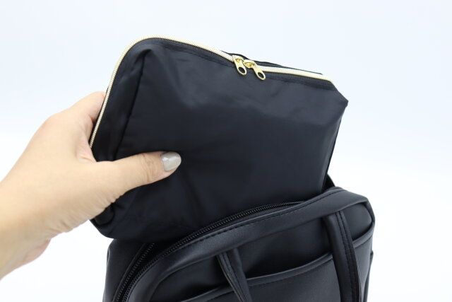 ダイソーのバッグインバッグになる化粧ポーチ