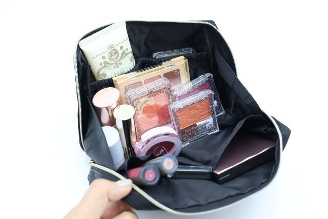 ダイソーの大容量な化粧ポーチ