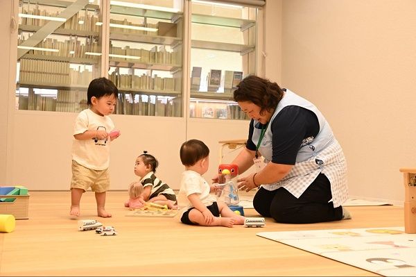 【群馬県藤岡市】地域の子育て家庭をサポート！プレイルームと託児ルームを備えた「ふじまる」オープン