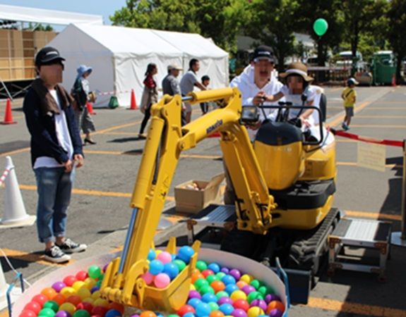 【東京都渋谷区】建設機械に乗って学べる「KENKIドリームDAY」！マルシェや体験コーナー、豪華ゲストも