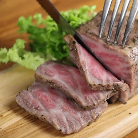 【大阪府大阪市】冬季限定の贅沢な詰め合わせ！MEAT DELI Nicklaus'の『お歳暮セット』が登場