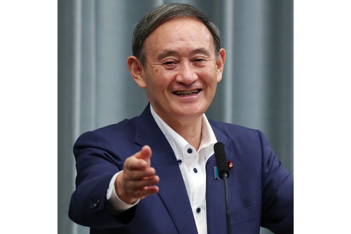 記者会見する菅義偉官房長官（当時）＝2020年9月14日、時事