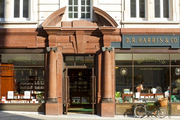 「ヴァルカナイズ・ロンドン」に英国の「D.R. HARRIS」と「The Hettie」が初出店！