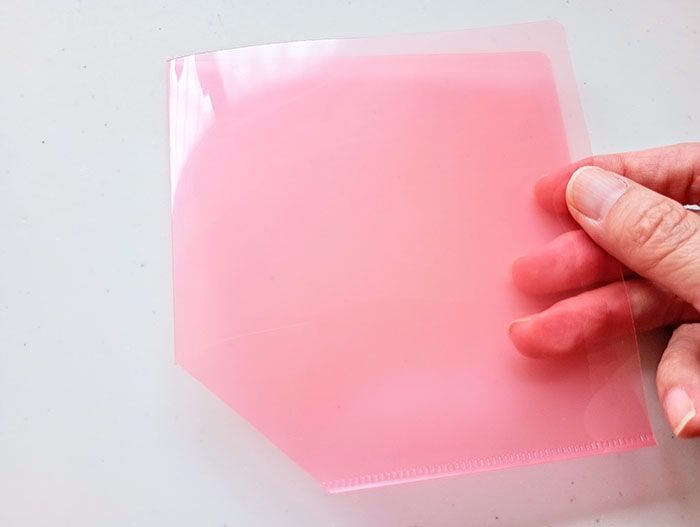 クリアファイルは「そのまま捨てちゃダメーーー！」ハサミで少し切るだけで、家じゅうで大活躍のアイテムに！