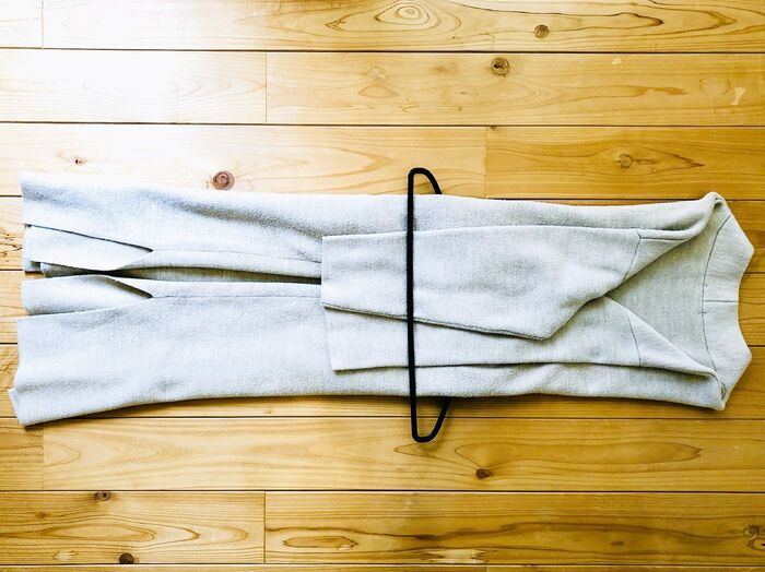 ニットはハンガー収納が正解！？→でもそのままかけちゃダメ。知らなきゃ損する