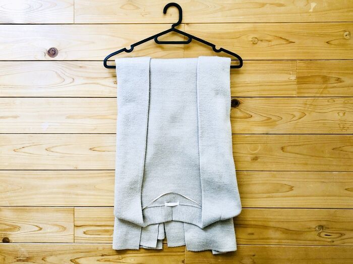 ニットはハンガー収納が正解！？→でもそのままかけちゃダメ。知らなきゃ損する