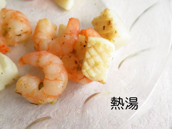 凍ったまま調理してるなんてもったいない！「冷凍シーフードミックス」の解凍のコツ。おいしさが段違い♪