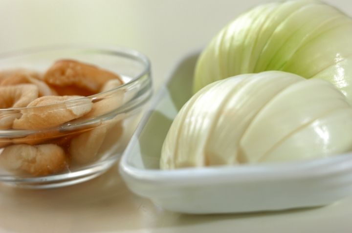 玉ネギと麩の卵とじの下準備1