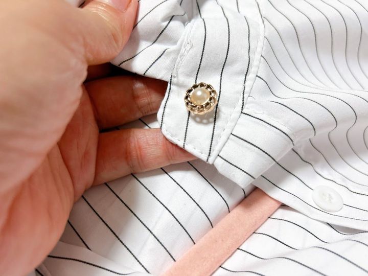 チープなブラウス、20分で今っぽ！ボタン替えだけ簡単リメイク