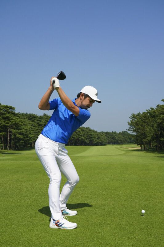 飛距離を伸ばす“猫背アドレス”とは？構え方を直すだけで飛ぶ！