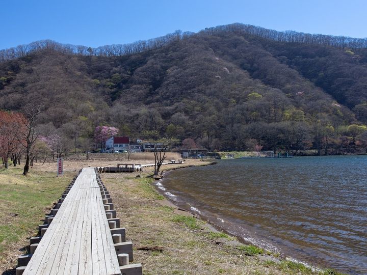 筑波山温泉は、茨城県つくば市にある関東の名峰・筑波山の中腹に位置する温泉地です。標高が高く、露天風呂からは関東平野を一望する絶景が楽しめます。