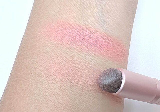 キャンドゥのキャップ付シリコーンブラシをチークに使う