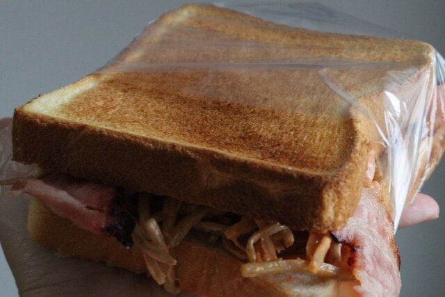 ダイソーのサンドイッチを入れた半透明のサンドイッチバッグ（50枚）
