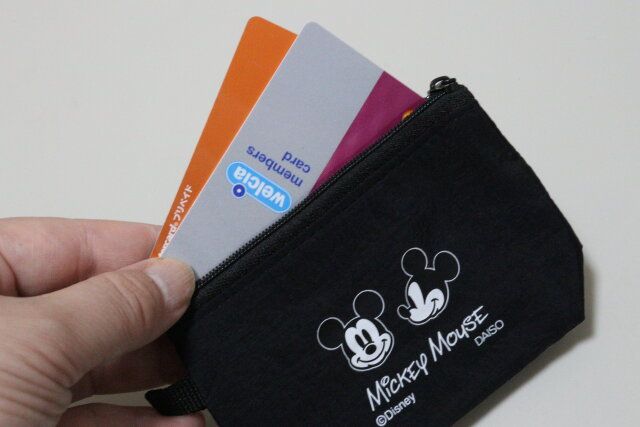 ダイソーのカードが入るマチ付ポーチ（ミッキーマウス）