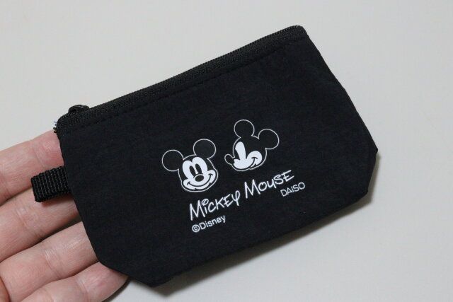 ダイソーの可愛いマチ付ポーチ（ミッキーマウス）