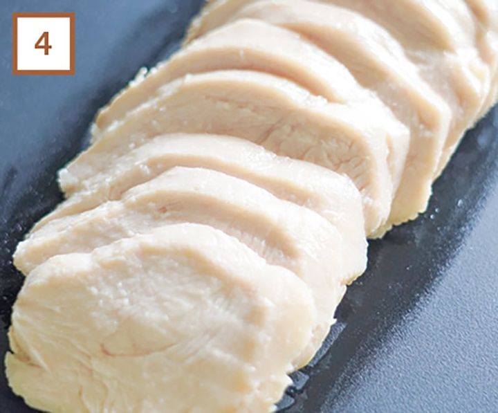 3をポリ袋から取り出し、薄く切る。