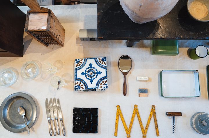 一品一品の個性を引き出す店内コーディネートは、息を呑む美しさ