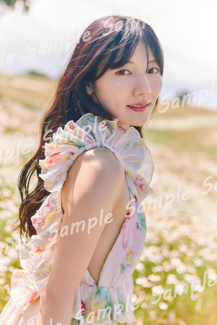 日向坂46・河田陽菜2nd写真集『テイクオフ』封入特典ポストカード絵柄 撮影／SAKAI DE JUN width=