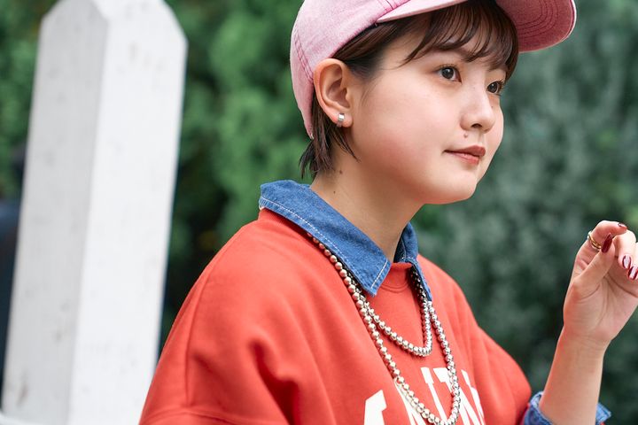 トレンドの赤をどう仕上げる？フリルやパールのアイテム使いで私らしいコーディネートに！【ファッジウィークエンド ファッションスナップ】