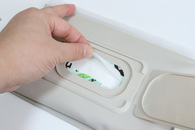 お掃除シート替え収納 シート取り出し