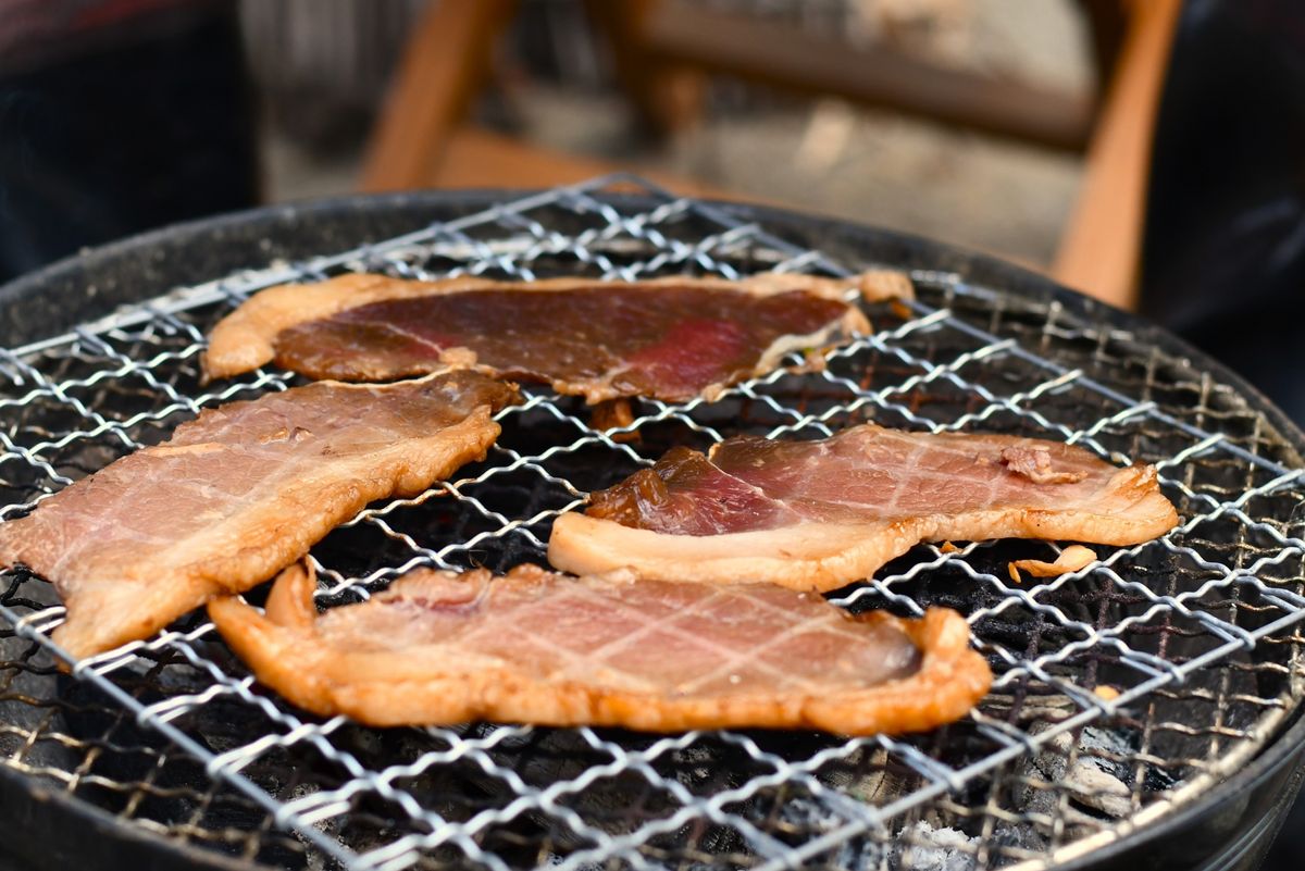 老人ホームで…テレビ越しの猪肉に男性「昔よく食べてた！」→保存法を聞いたら《矛盾だらけの説明》に「えぇ…？」 | TRILL【トリル】