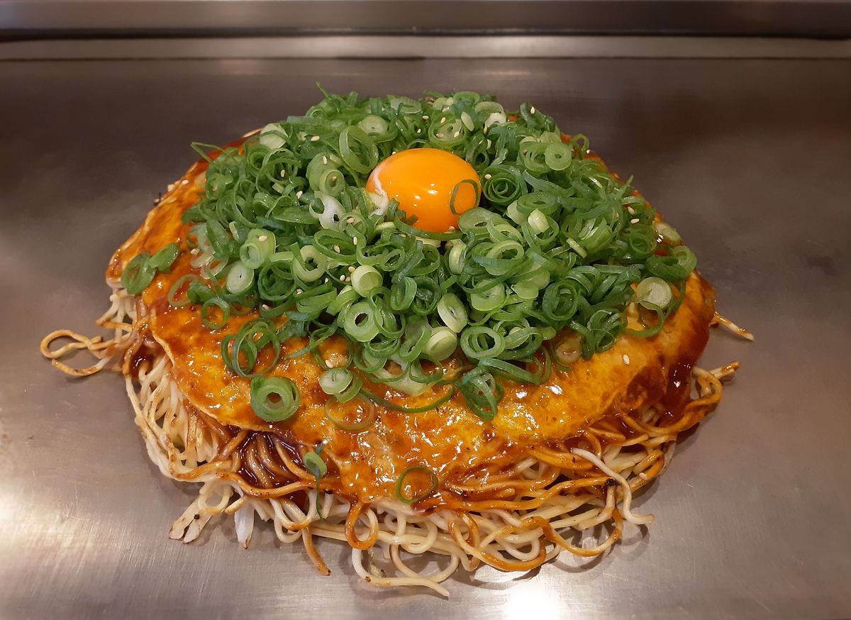 #1 お好み焼き屋で…店員の聞き取れない説明に「なんて？」→会計時に発覚した《200円トッピング》の正体に「え？！」 | TRILL【トリル】