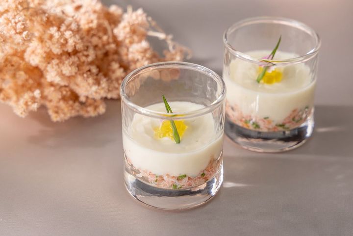 蟹のタルタルとカリフラワーヴルーテ