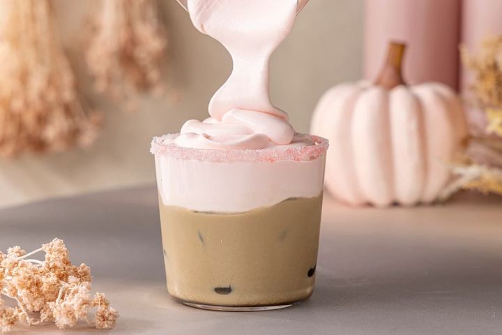 いちごとラズベリーのほうじ茶ラテ