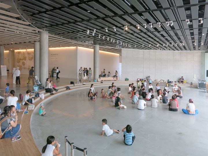 ドキドキテラス（写真）、みんなのギャラリー、あつまるスタジオなど、ユニークな名前の施設では市民参加のイベント、展示会、教室などを開催。