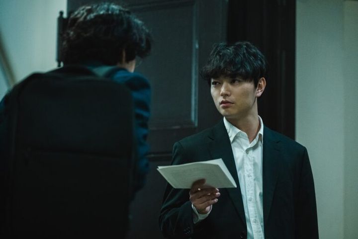 映画『爆弾』より野方署の刑事・等々力（染谷将太）