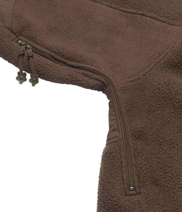 画像: 通気性をよくする脇のジップにもお花のモチーフが！