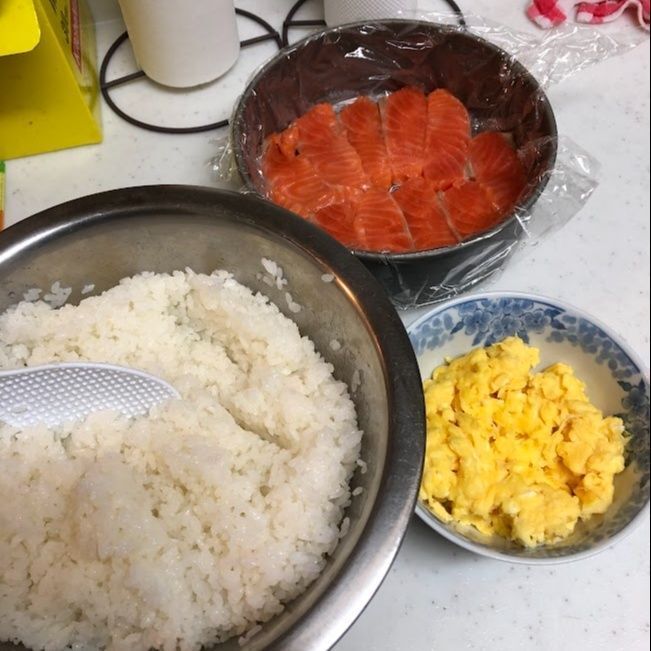 具材を型に詰める