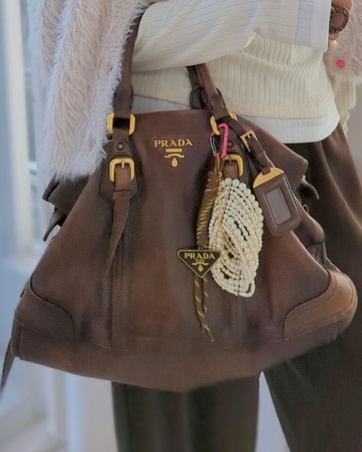 バッグチャームはいらなくなった「PRADA」のキーホルダーやパールのブレスレットでリメイク