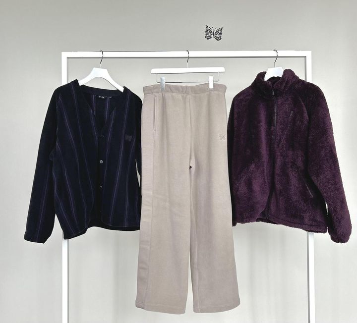 画像: 【UNIQLO and NEEDLES】左から：フリースオーバーサイズカーディガン¥3,990、フリースワイドパンツ¥3,990、フリースジャケット¥4,990 www.uniqlo.com