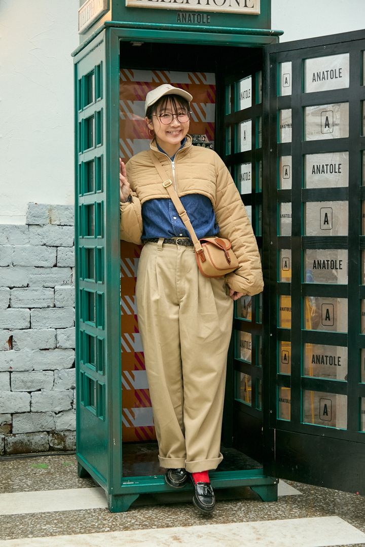 秋の相棒“チノパン”を自分らしく。コーデで表情を変える定番パンツの着こなし術【ファッジウィークエンド ファッションスナップ】