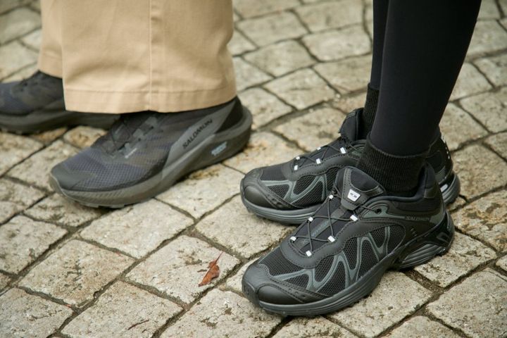 秋の相棒“チノパン”を自分らしく。コーデで表情を変える定番パンツの着こなし術【ファッジウィークエンド ファッションスナップ】