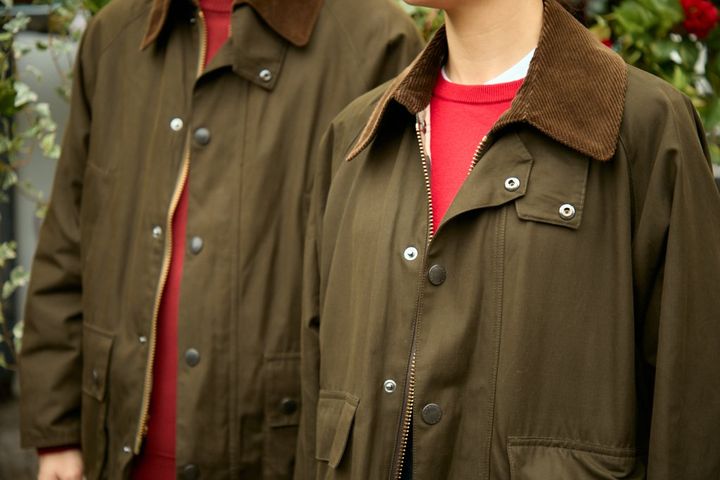 秋の相棒“チノパン”を自分らしく。コーデで表情を変える定番パンツの着こなし術【ファッジウィークエンド ファッションスナップ】