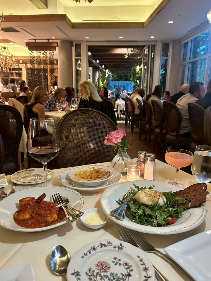 イタリアンレストランのワインや料理