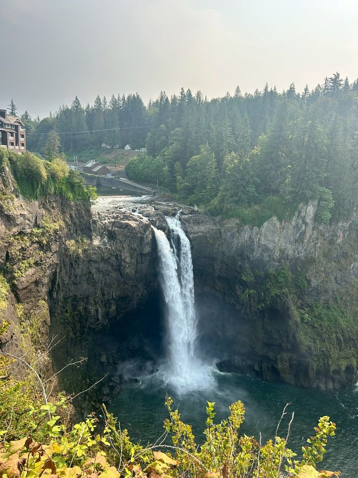 迫力満点な名瀑 スノコルミー滝 