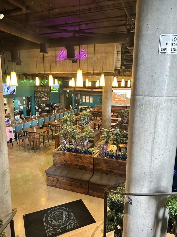 パブレストランRascals Public Houseの店内