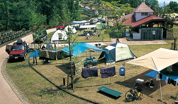 火の粉から服を守るのに必須！キャンプに持っていきたい難燃ブランケット5選