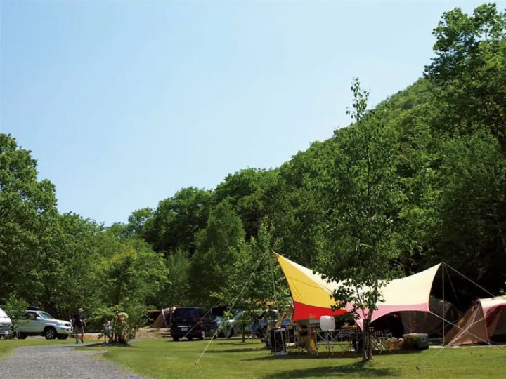 ソロキャンパー至福のドイツ軍メスキットで作る蒸気炊飯が無骨すぎる！