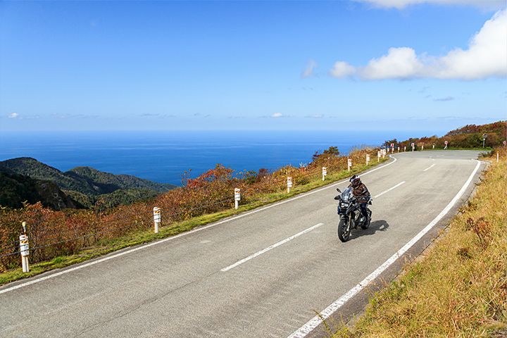 壮大な絶景と多彩なルートを楽しむ！佐渡島ツーリング｜ツーリングガイド・佐渡