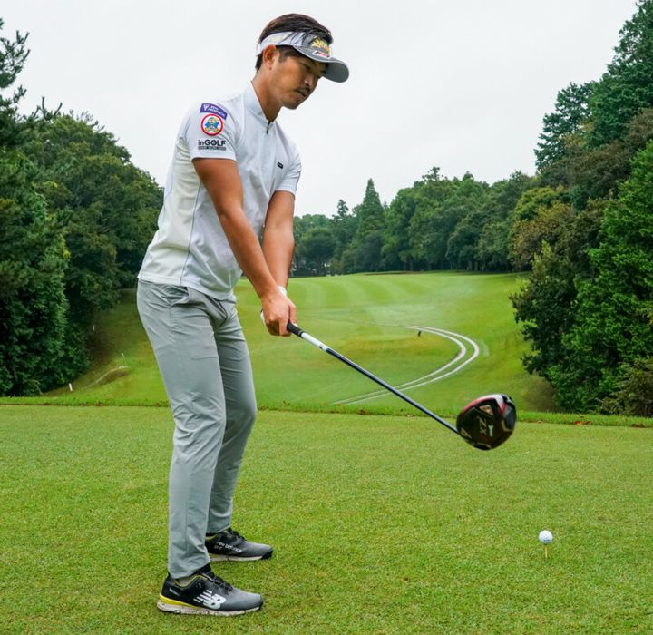 フェースの向きをコントロールするコツは？「背中のラインと…」人気コーチが解説