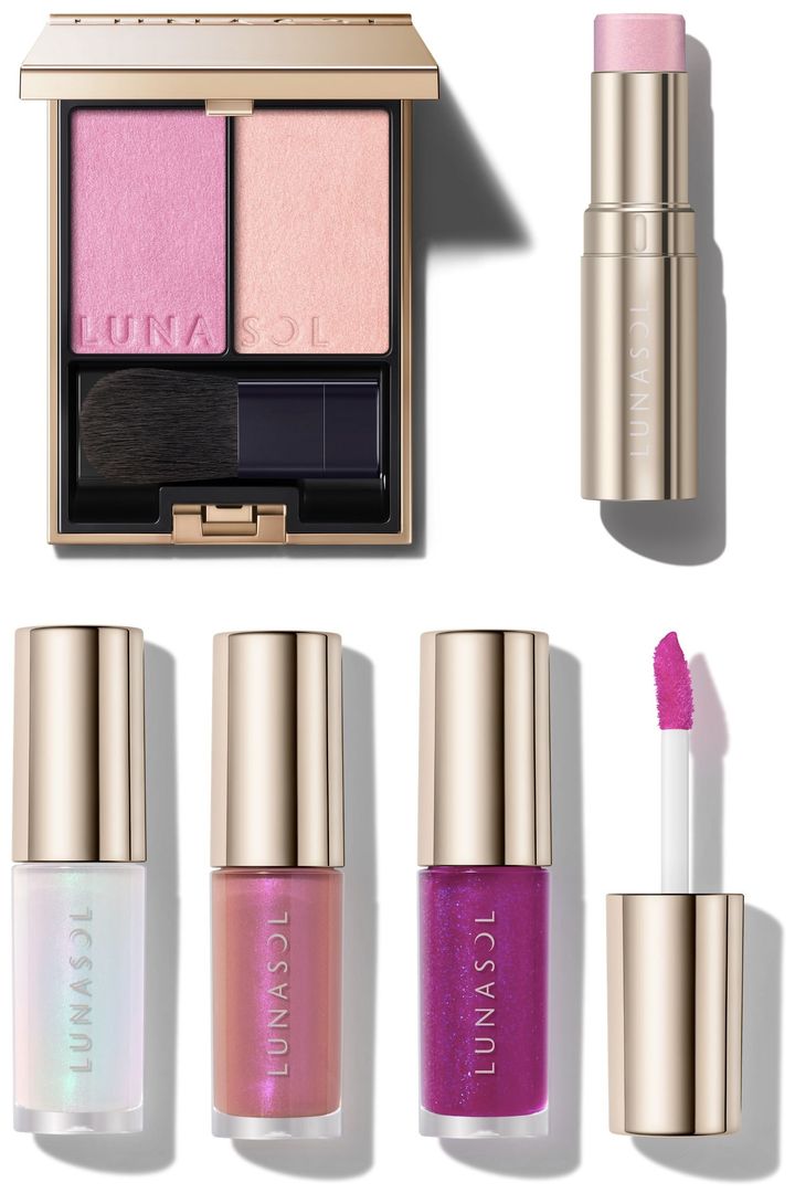 〈上左〉カラーリンググレイズ EX11 ￥6,820 〈上右〉ラディアントスティックN EX01 ￥4,950 〈下左から〉イルミネイティングリップオイル EX01、EX02、EX03 各￥3,520（すべて11月21日より限定発売）