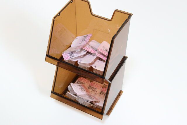 アメニティーラック（アンバー） コンタクトレンズ収納